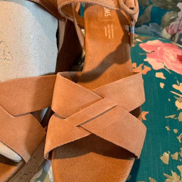 NEW TOMS Carmel Brown Suede Willow Wedges - Picture 8 of 13
